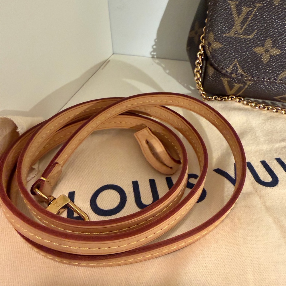 Authentic Louis Vuitton Monogram Favorite PM - Picture 3 of 16